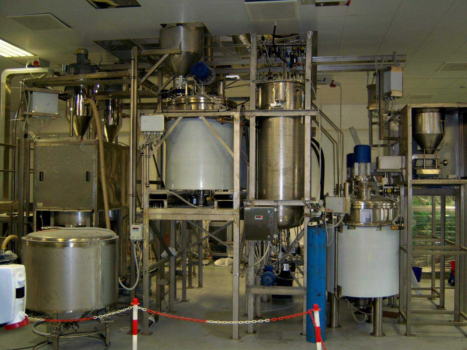 Integrated pharmaceutical production vessels and processing systems